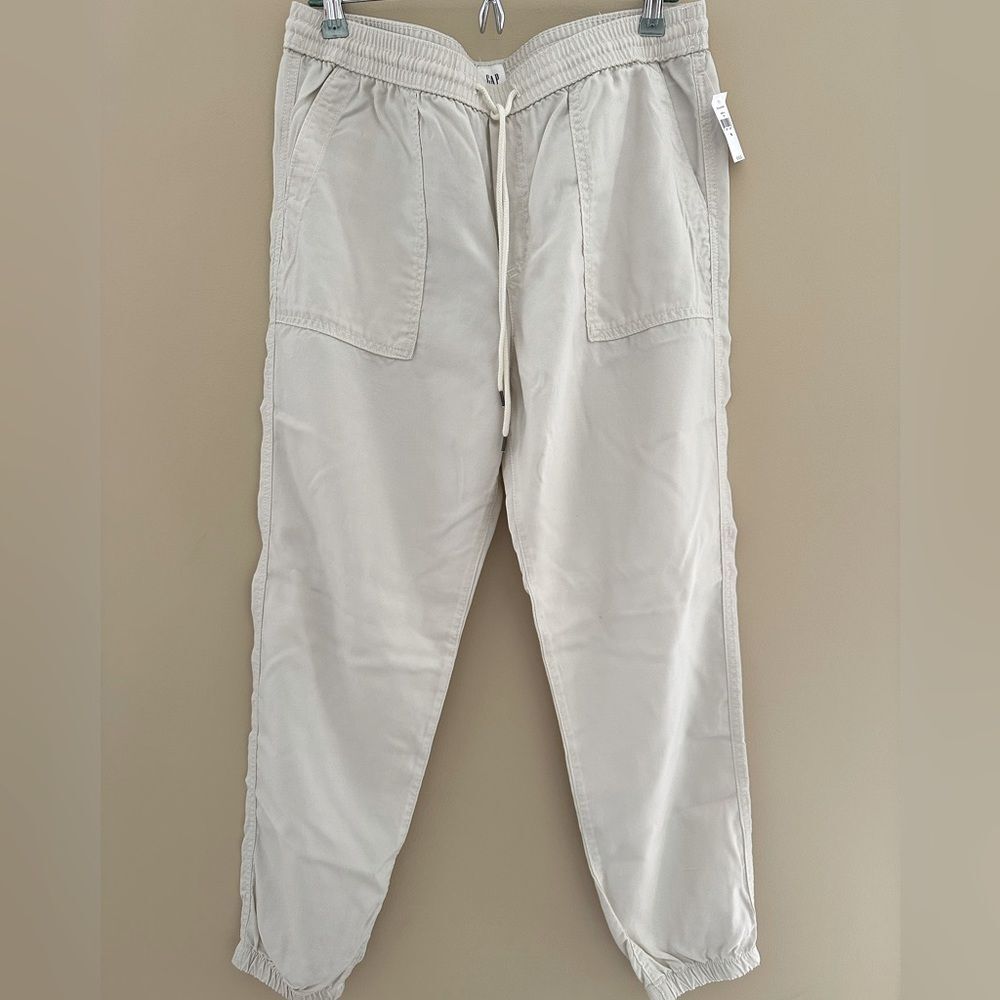 Women’s Gap pants size Medium NWT